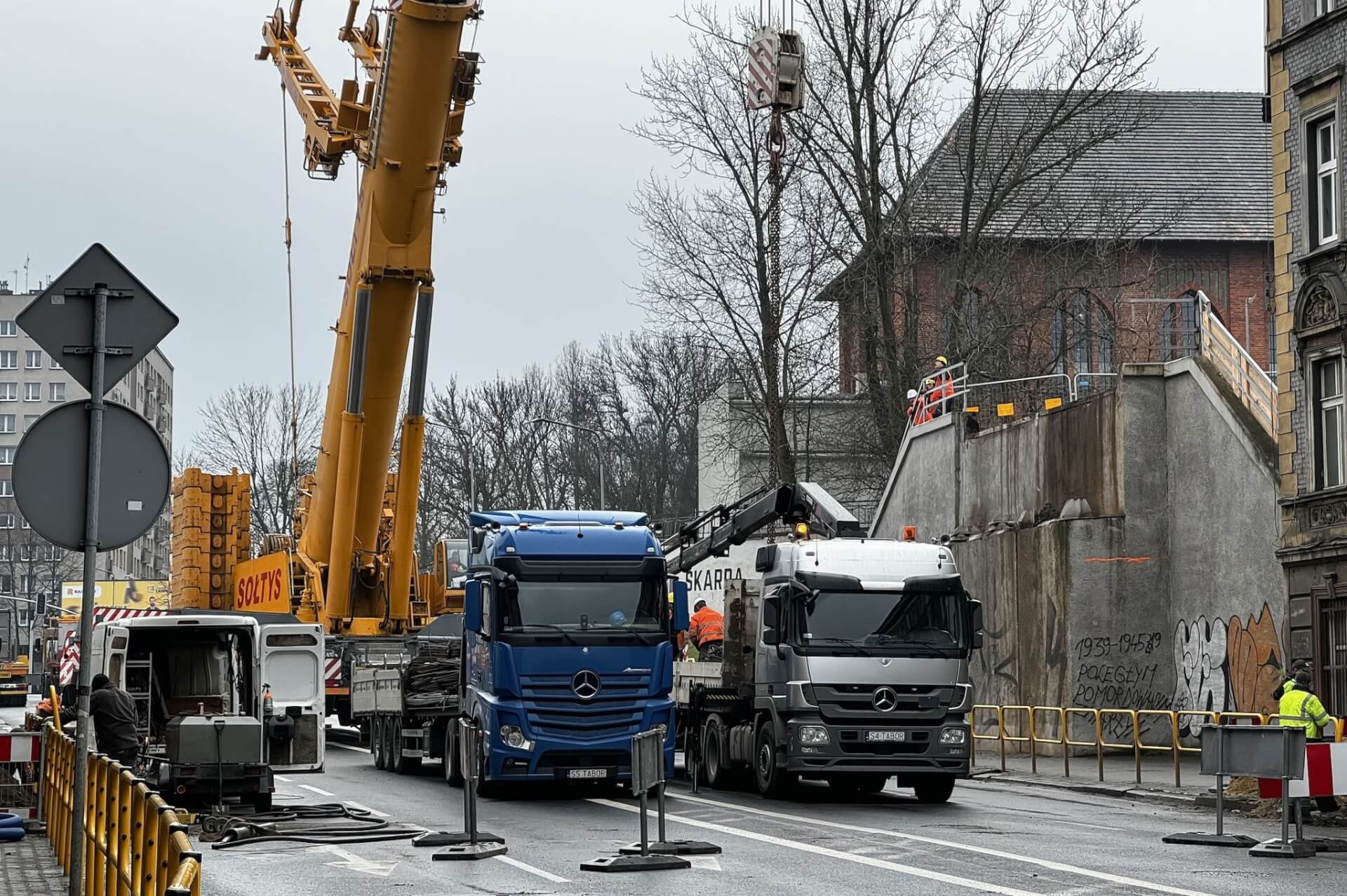 Demontaż wiaduktu kolejowego nad ul. Chorzowską