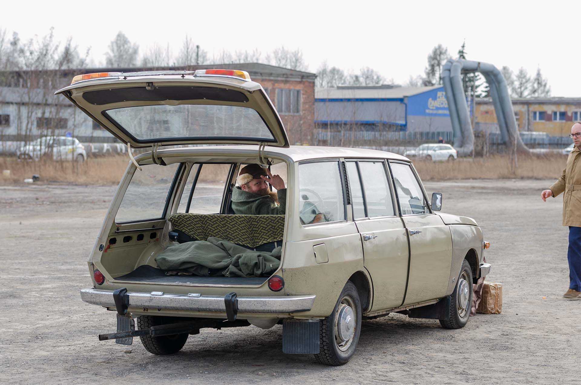 Samochód Wartburg na planie filmu w Rozbarku