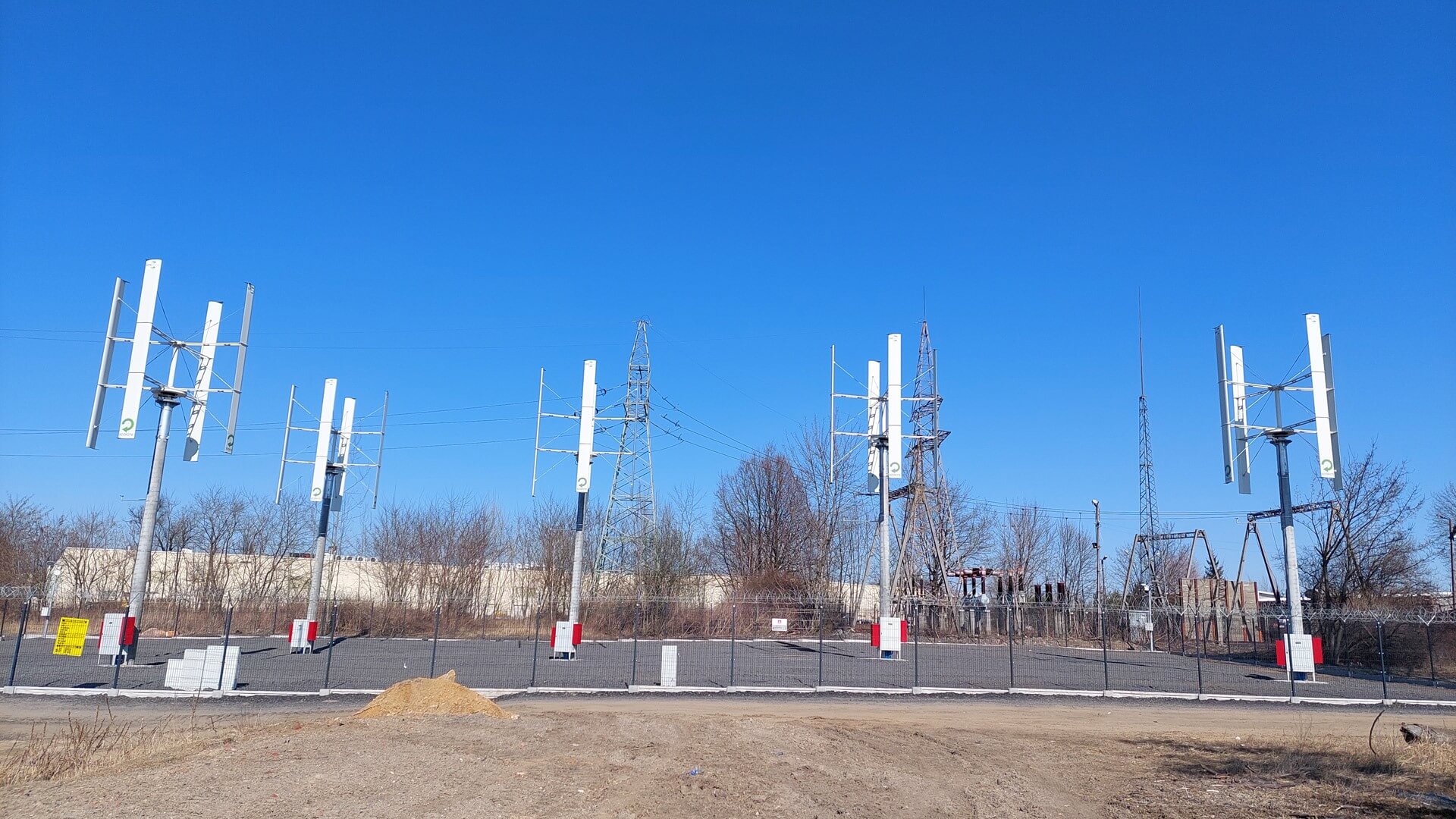 Turbiny wiatrowe o pionowej osi lepiej sprawdzają się na terenach zurbanizowanych