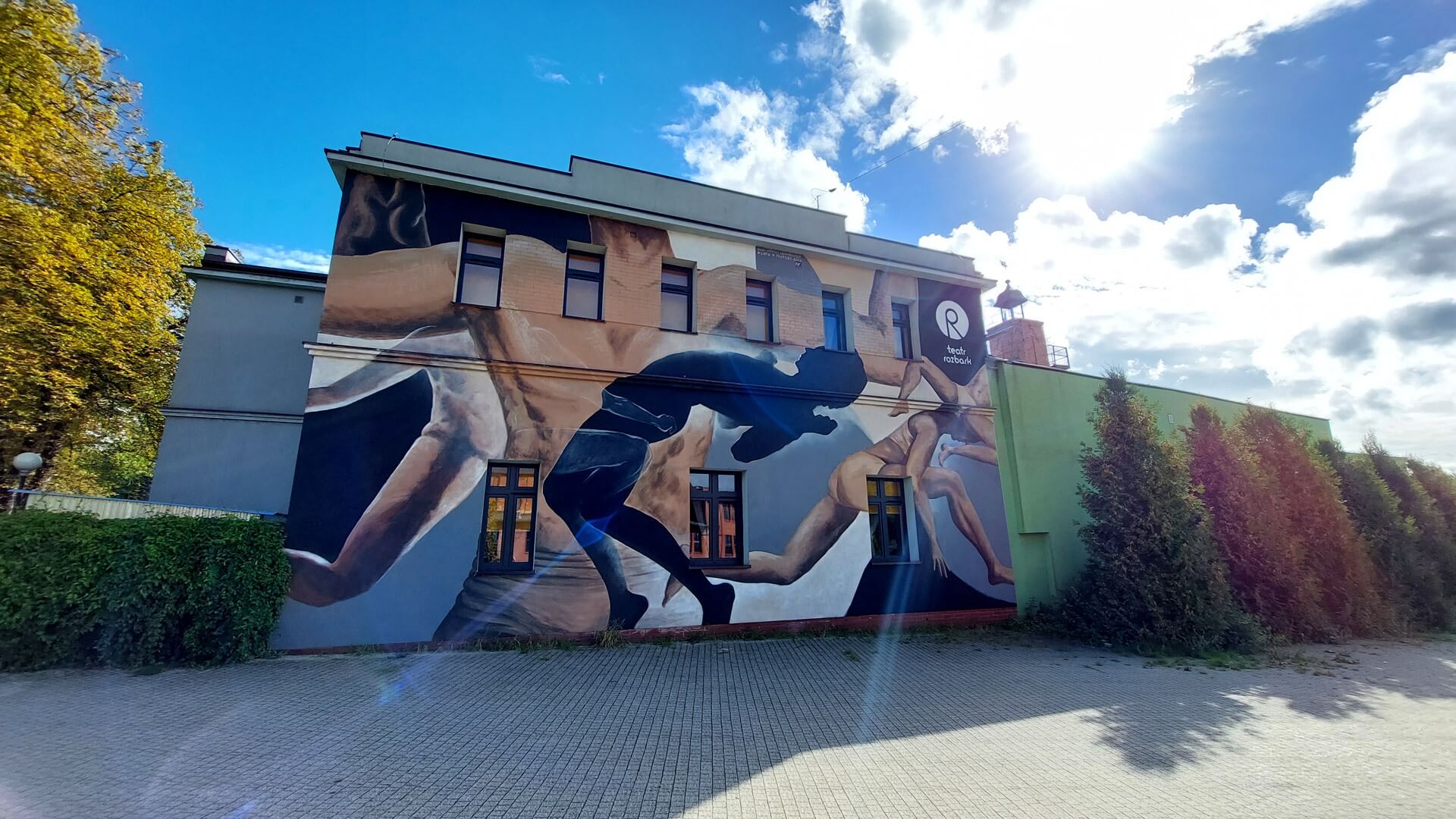 Mural przy Teatrze Rozbark