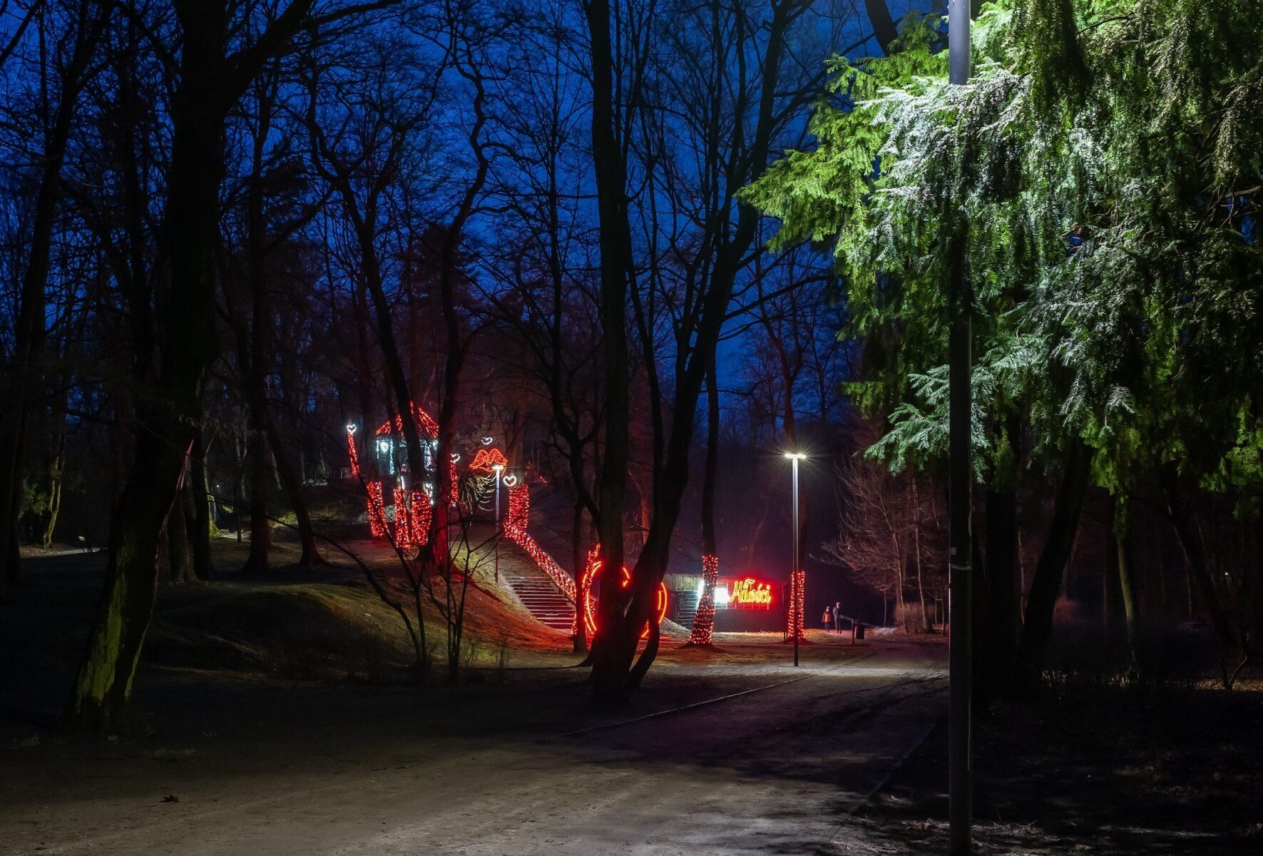 Ozdoby walentynkowe na Górze Miłości