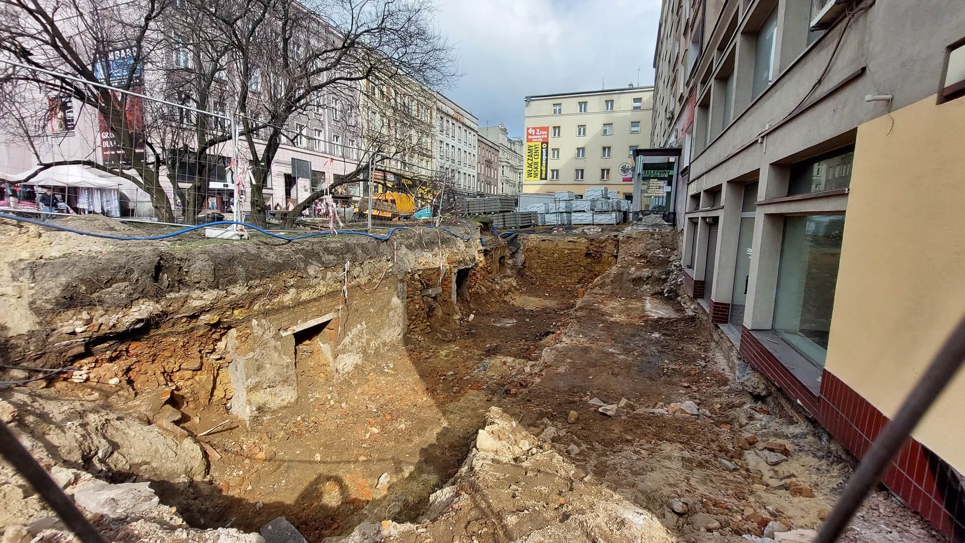 Robotnicy odkopali piwnice przedwojennego hotelu