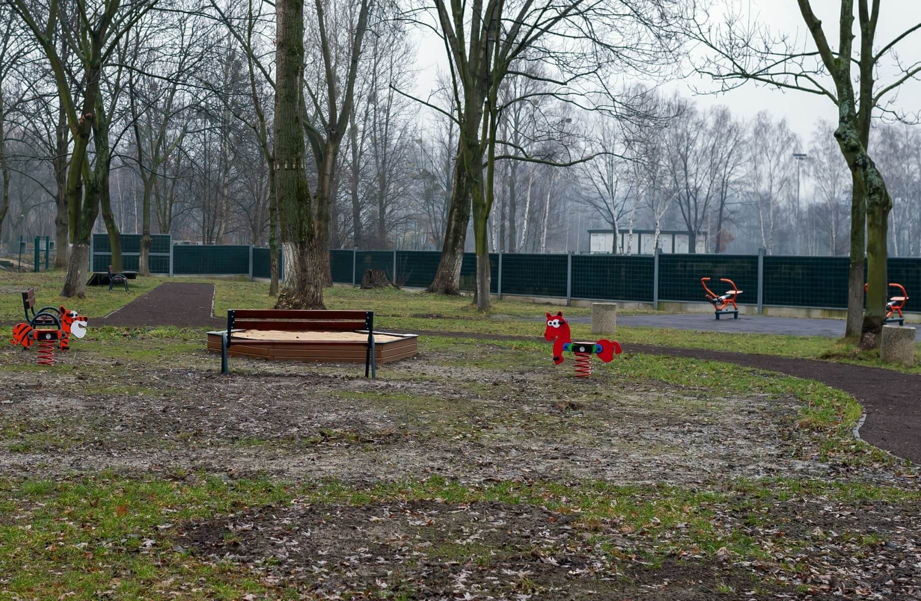 Plac zabaw i silownia plenerowa w szombierkach gotowe 9