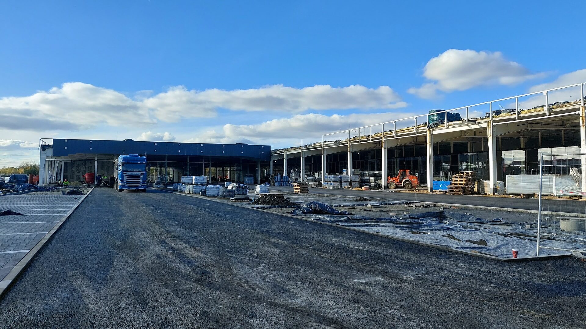 Przebudowa dawnego hipermarketu Tesco w Bytomiu