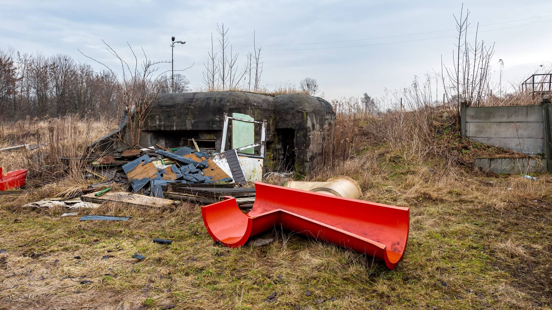 Tuż obok budynku klubowego w Łagiewnikach mieści się przedwojenny schron