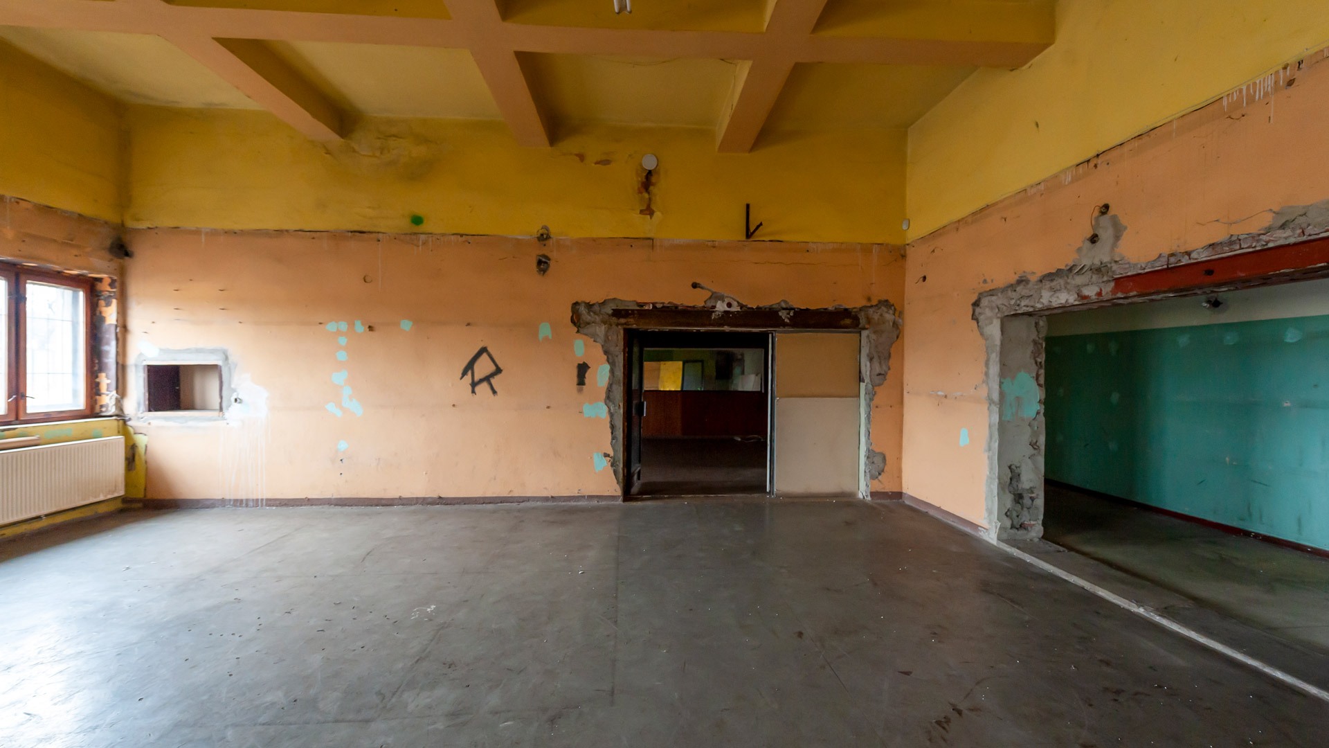 Sala w budynku klubowym ŁKS Łagiewniki