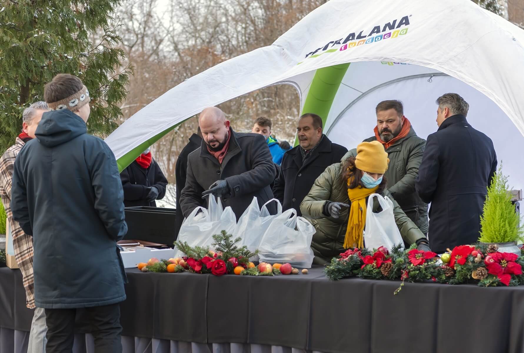 Wigilię w noclegowni zorganizowano przy wsparciu Fundacji Petralana