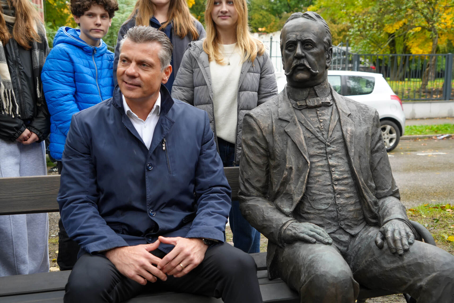 Georg Brüning ma swoją ławeczkę w Bytomiu. Ustawiono ją przed secesyjną willą, gdzie mieszkał słynny nadburmistrz