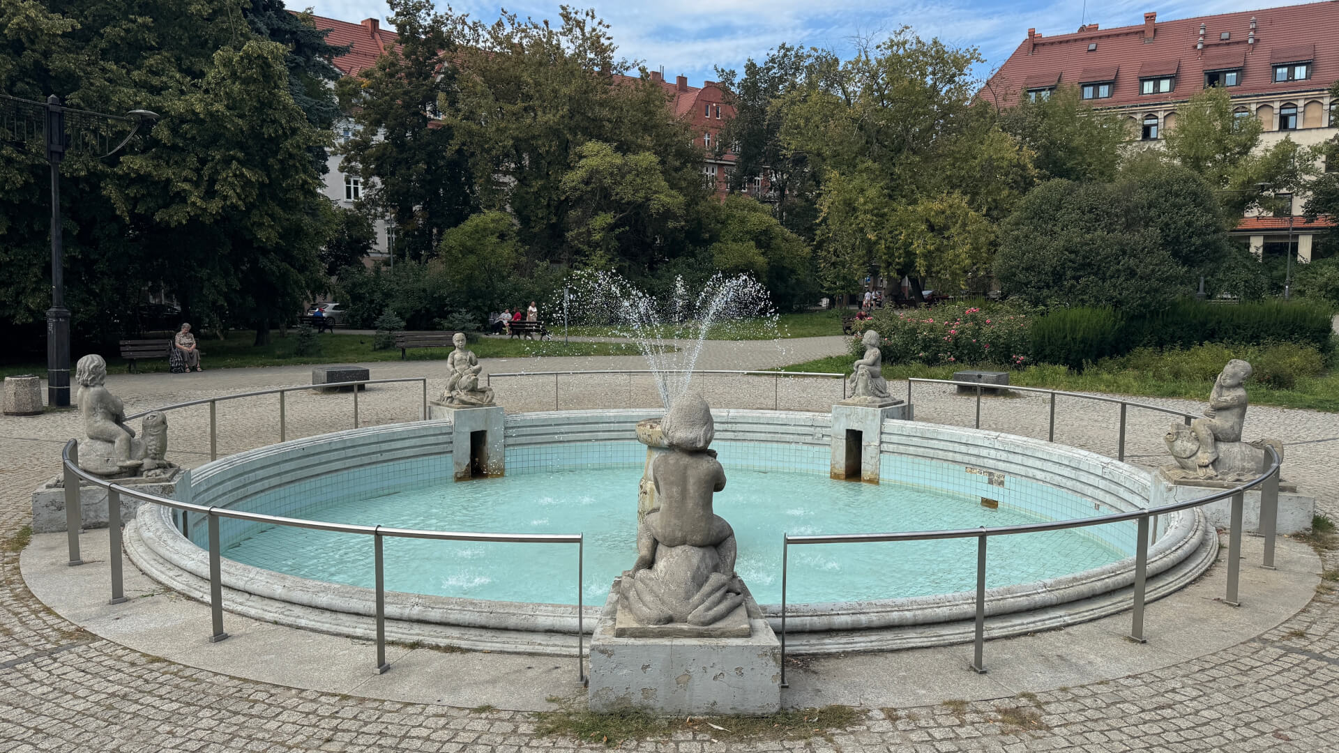 Rzeźby z fontanny przy pl. Akadamieckim zostaną wyremontowane