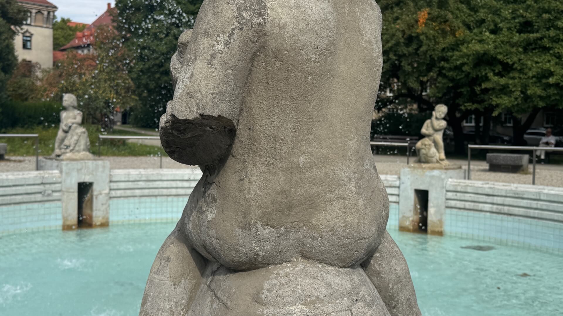 Rzeźby z fontanny przy pl. Akadamieckim zostaną wyremontowane