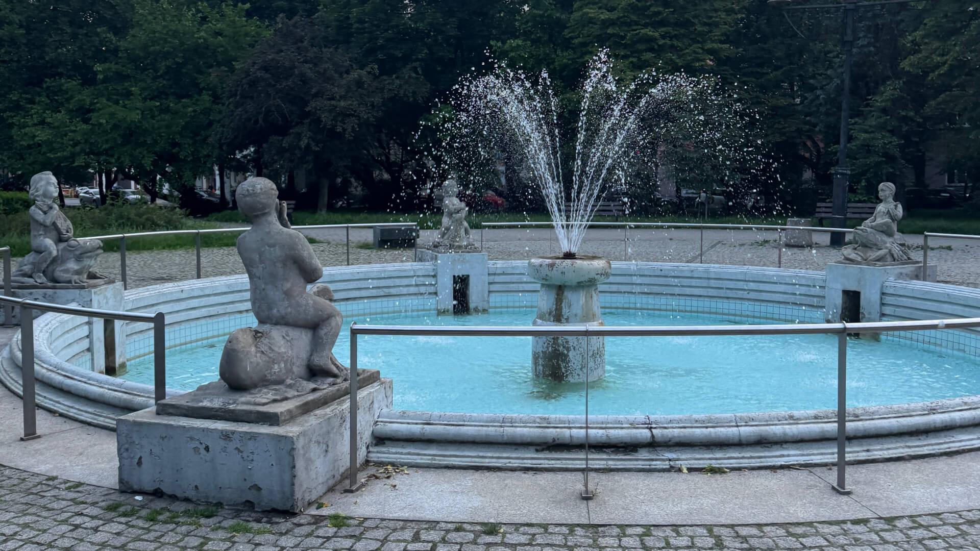 Fontanna przy pl. Akademickim doczeka się remontu! MZDiM podpisał już umowę w tej sprawie