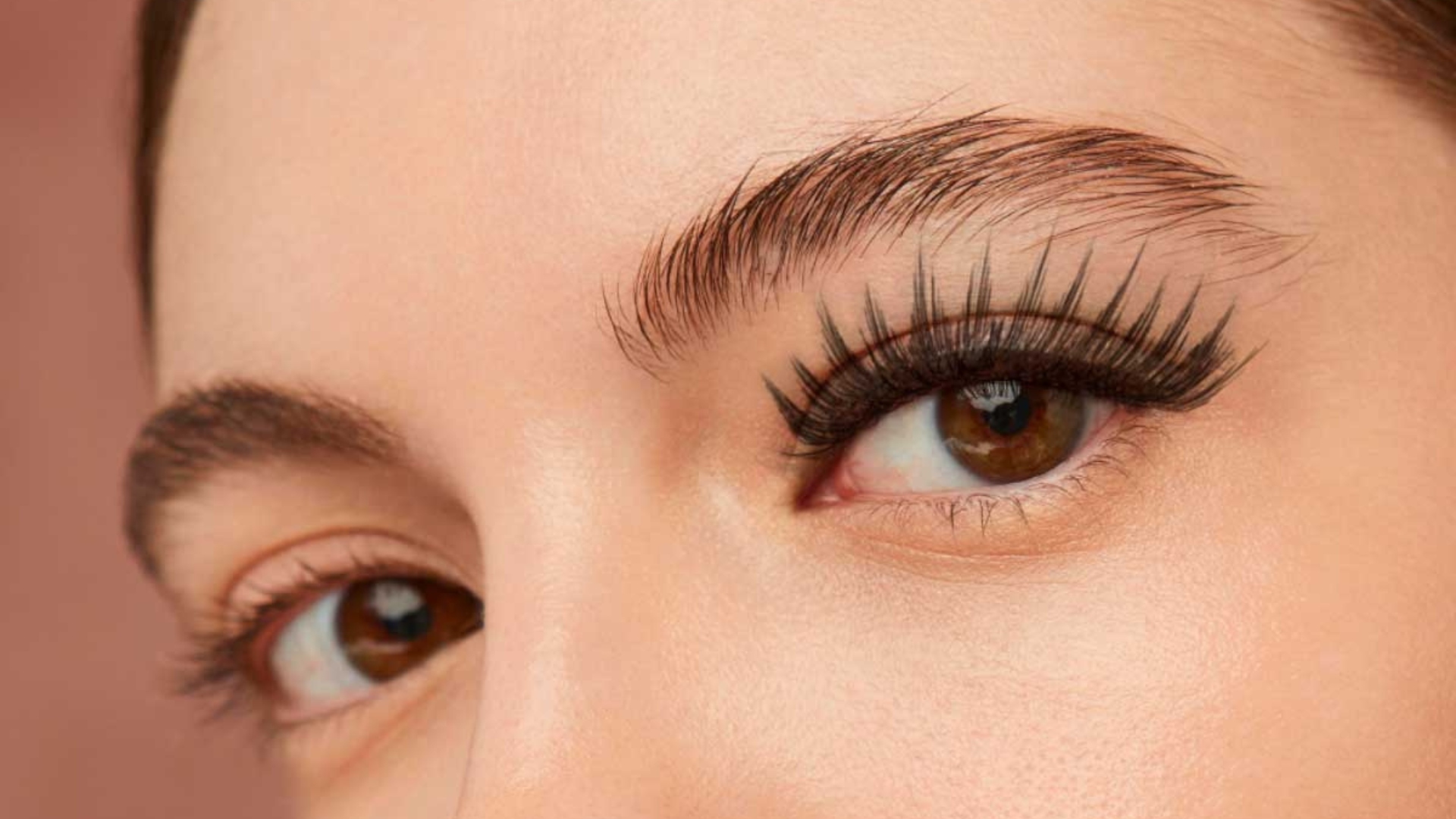 Czy laminacja rzęs jest bezpieczna dla naturalnych włosków?