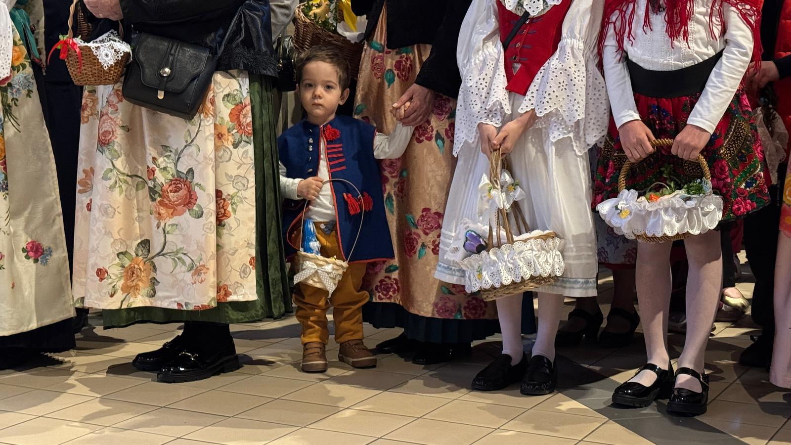 Święcenie w strojach Rozbarskich