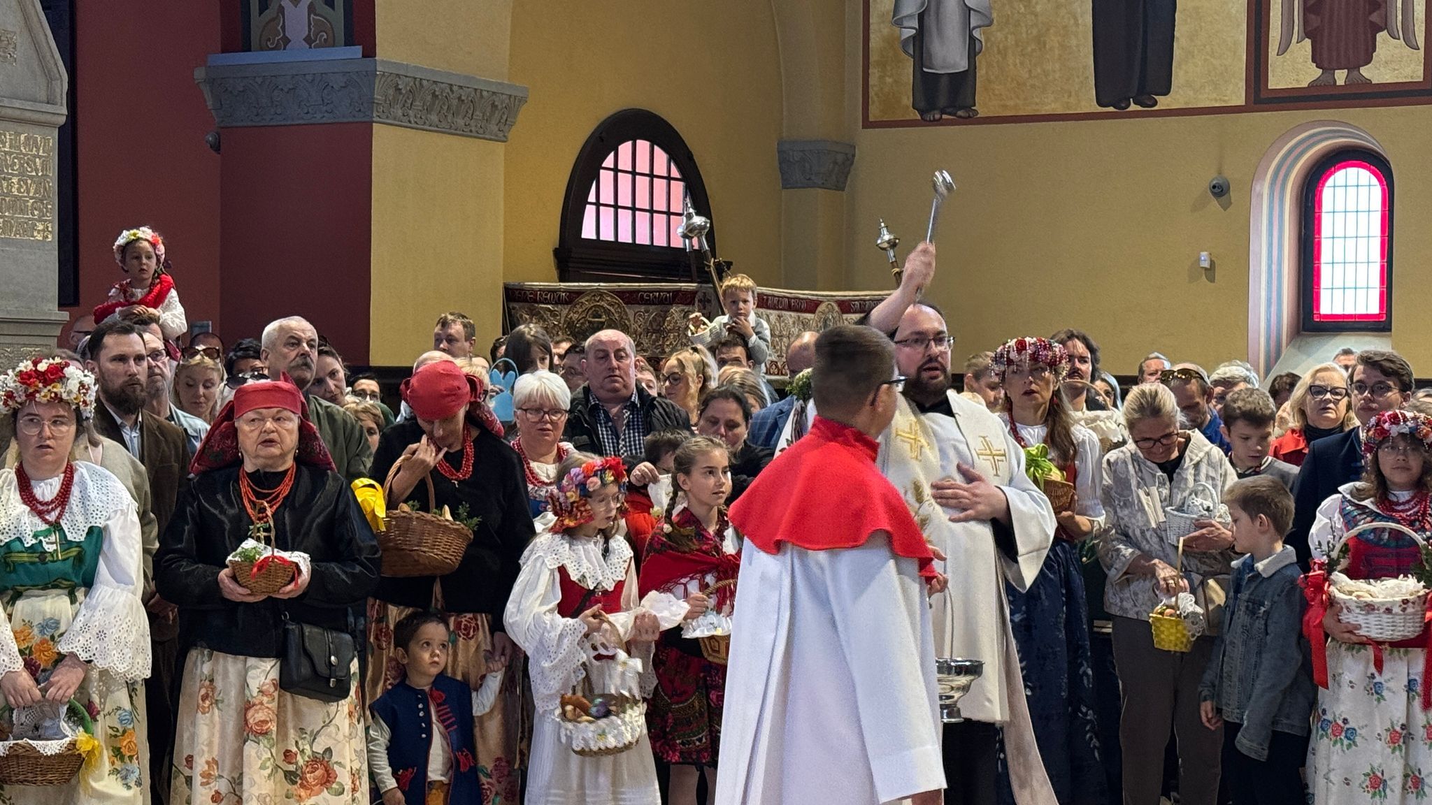 Święcenie w strojach Rozbarskich