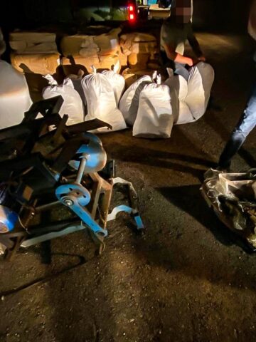 Nalot na nielegalną fabrykę papierosów w Bytomiu Nalot na nielegalną fabrykę papierosów w Bytomiu