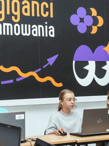 Cyber przygoda w świecie AI? Rozpoczyna się kolejna edycja akcji „Koduj z Gigantami”! Cyber przygoda w świecie AI? Rozpoczyna się kolejna edycja akcji „Koduj z Gigantami”!