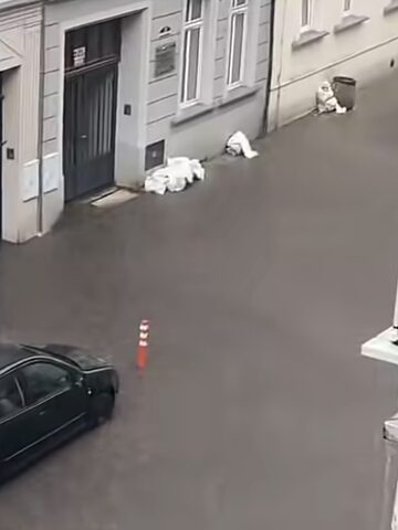 Intensywne opady deszczu nad Bytomiem. Wystąpiły utrudnienia w ruchu drogowym Intensywne opady deszczu nad Bytomiem. Wystąpiły utrudnienia w ruchu drogowym