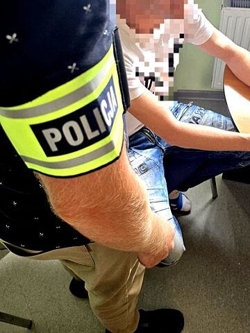 Bytom zatrzymany chcial przekupic policjantow blikiem 2 Bytom zatrzymany chcial przekupic policjantow blikiem 2