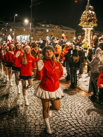 Zimowa plenerowa parada z Mikołajem 2023 Zimowa plenerowa parada z Mikołajem 2023