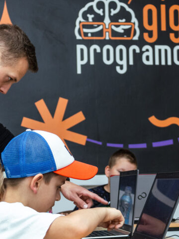 Cyber przygoda w świecie AI? Rozpoczyna się kolejna edycja akcji „Koduj z Gigantami”! Cyber przygoda w świecie AI? Rozpoczyna się kolejna edycja akcji „Koduj z Gigantami”!