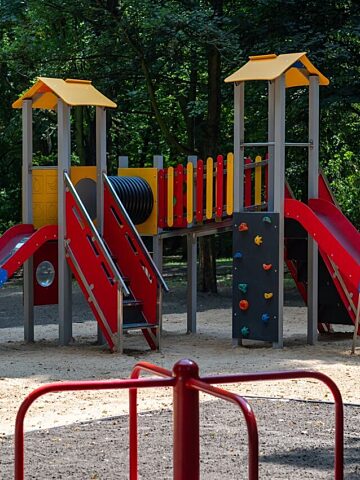 Plac zabaw w lagiewnikach zostal wyremontowany 5 Plac zabaw w lagiewnikach zostal wyremontowany 5