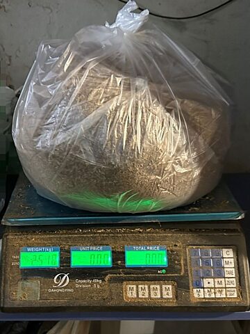 Tytoń bez akcyzy znaleziony w garażu i piwnicy 33-letniego mężczyzny Tytoń bez akcyzy znaleziony w garażu i piwnicy 33-letniego mężczyzny