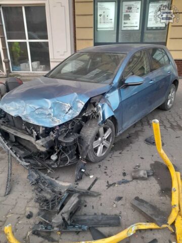 Uszkodzony samochod witczaka bytom 01 Uszkodzony samochod witczaka bytom 01