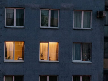 Jak wybrać dobre ubezpieczenie mieszkania w bloku? 20250801125746 pexels photo 4881678 jpeg 1