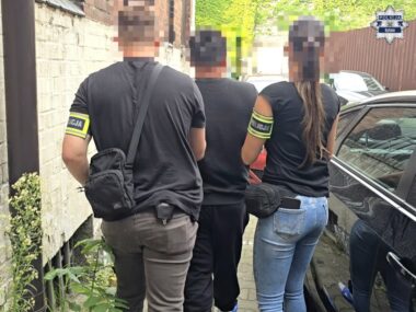 Pobili i okradli 29-latka Jeden z 19-latków, który pobił i okradł mężczyznę