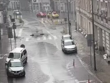 Intensywne opady deszczu nad Bytomiem. Wystąpiły utrudnienia w ruchu drogowym Intensywne opady deszczu nad Bytomiem. Wystąpiły utrudnienia w ruchu drogowym