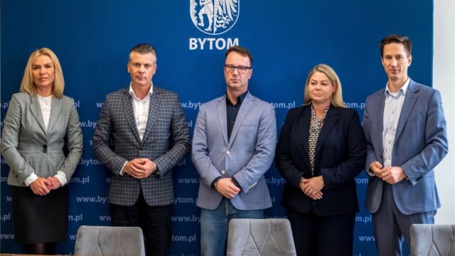 W środę, 15 października Miejski Zarząd Dróg i Mostów i Bytomskie Wodociągi Sp. z o.o. podpisały umowę z firmą Eurovia Polska SA W środę, 15 października Miejski Zarząd Dróg i Mostów i Bytomskie Wodociągi Sp. z o.o. podpisały umowę z firmą Eurovia Polska SA