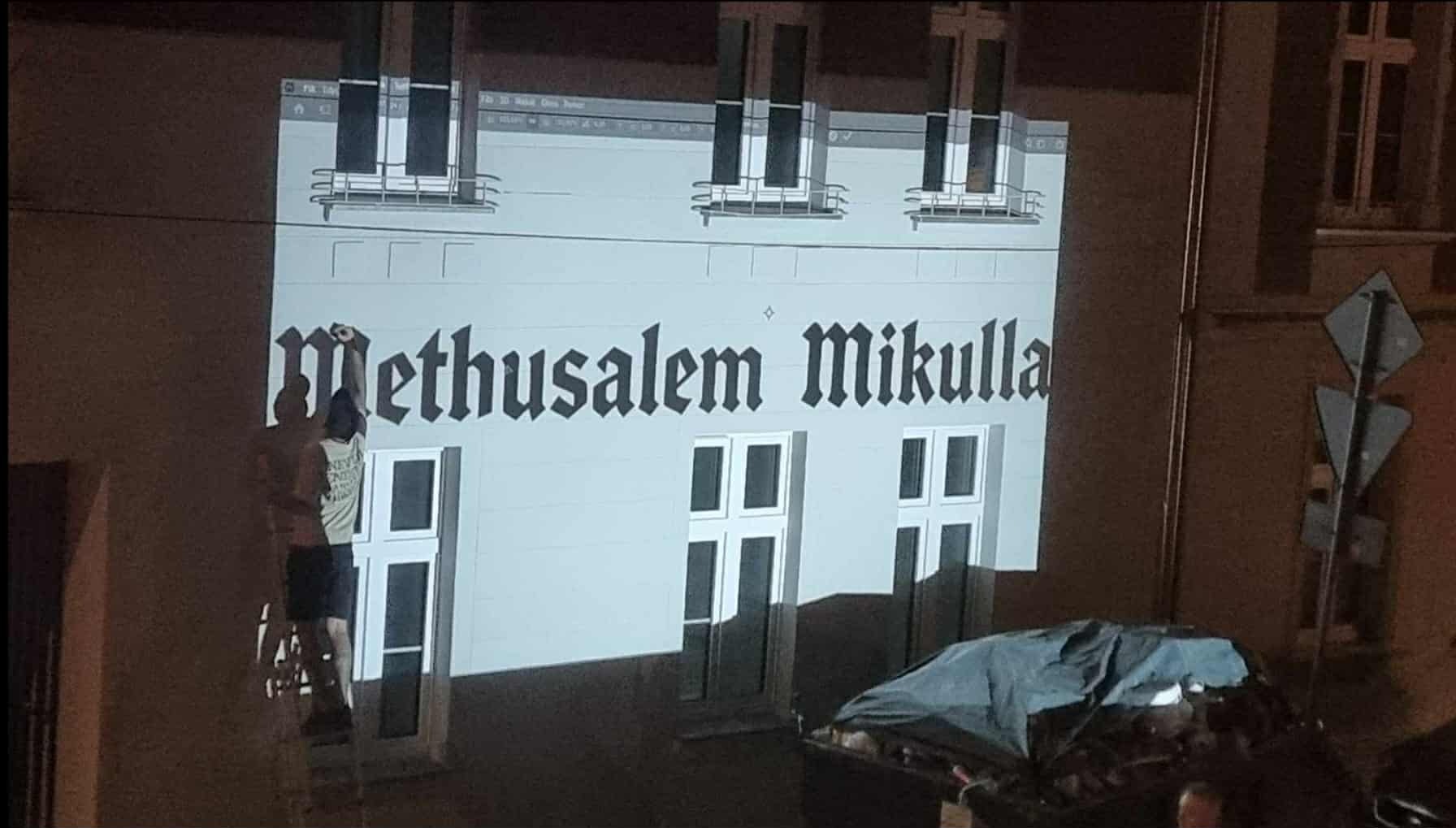 Oskar Piec odtwarzający przedwojenny napis