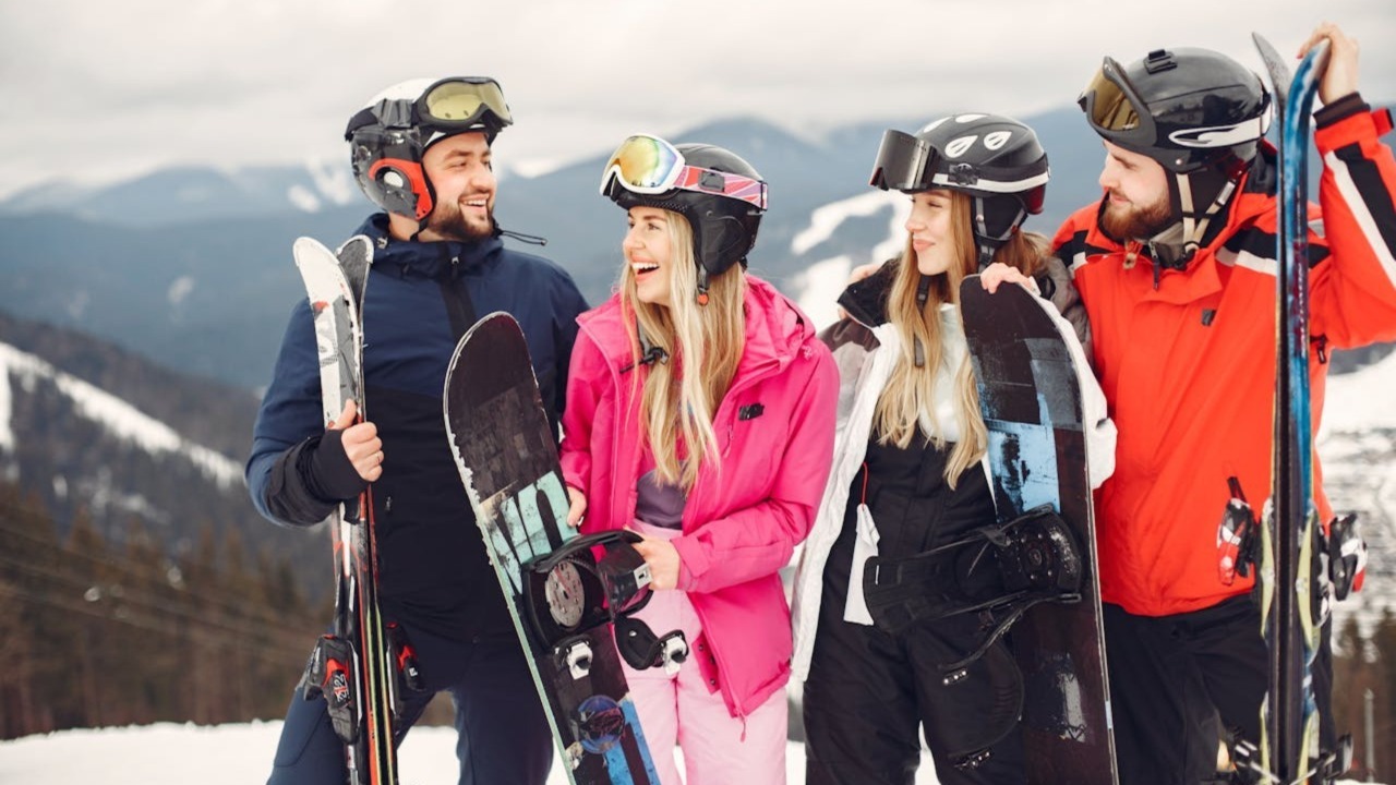 Rodzaje kurtek narciarskich - jak wybrać odpowiednią dla siebie?