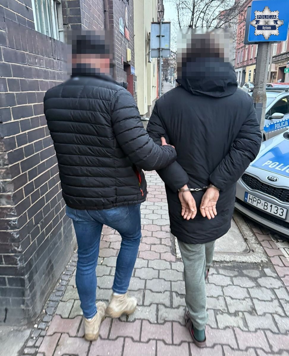 Policjanci wiedzieli, co podejrzany 50-latek trzyma w mieszkaniu. Za posiadanie grozi mu do 10 lat