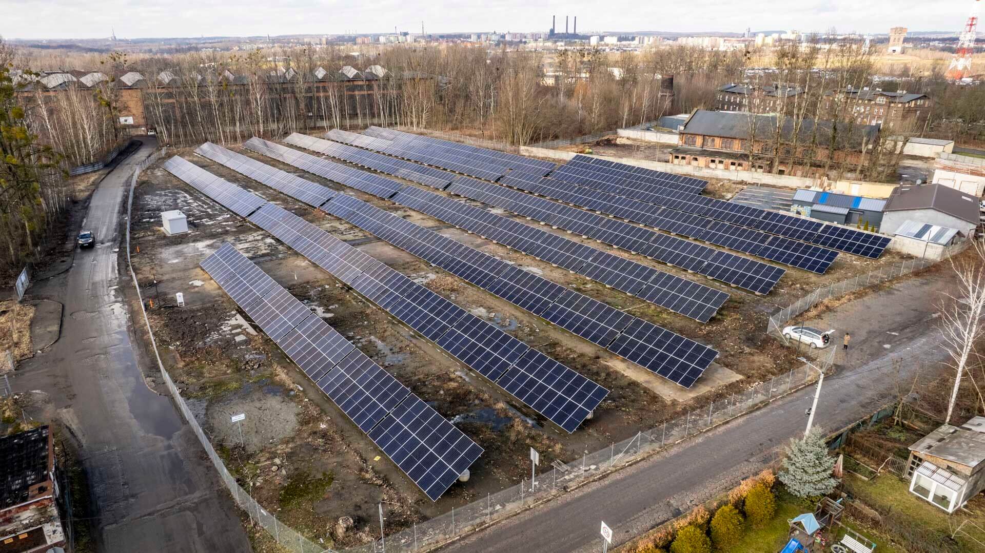 ArcelorMittal Poland postawił na fotowoltaikę w Bytomiu. Przy dawnej hucie powstała elektrownia słoneczna