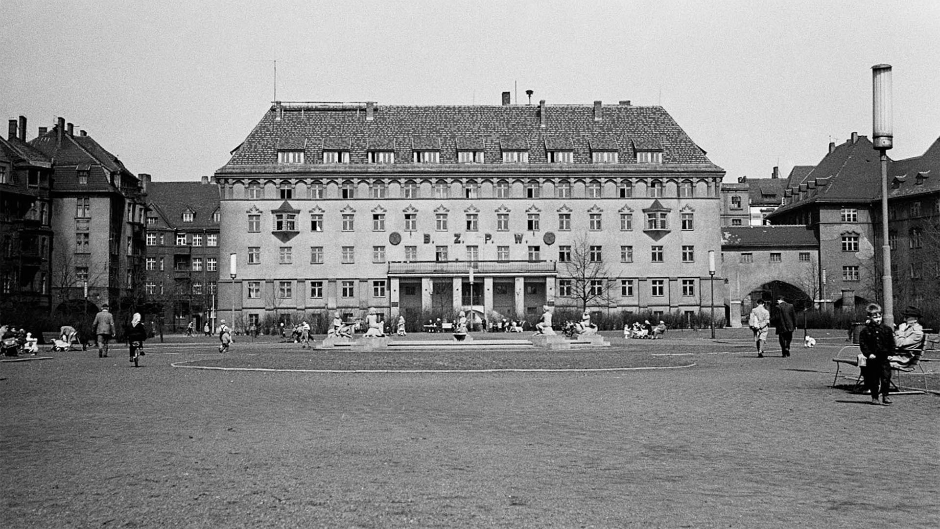 Fontanna na placu Akademickim w 1962 r.