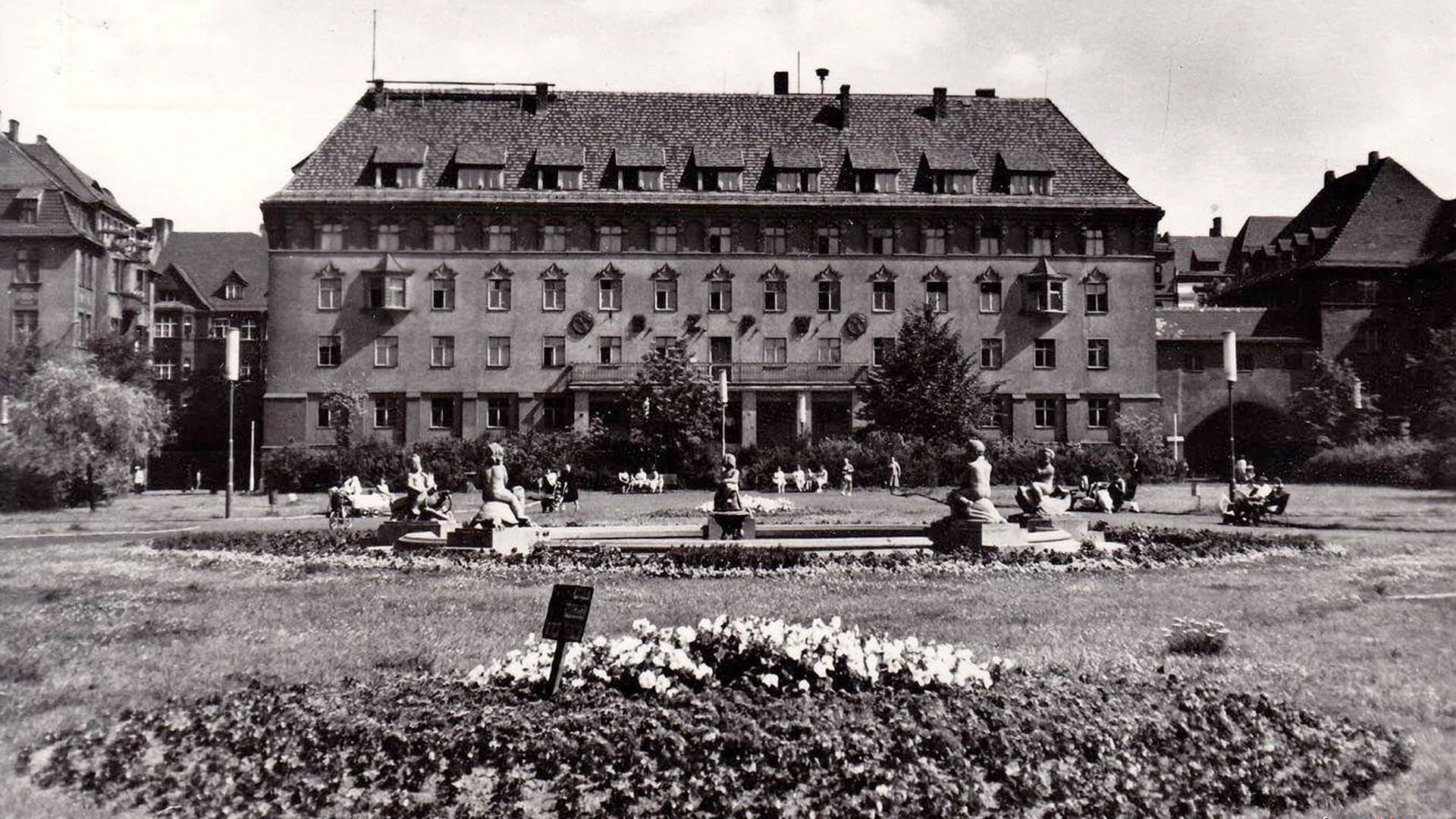 Fontanna na placu Akademickim w 1967 r.