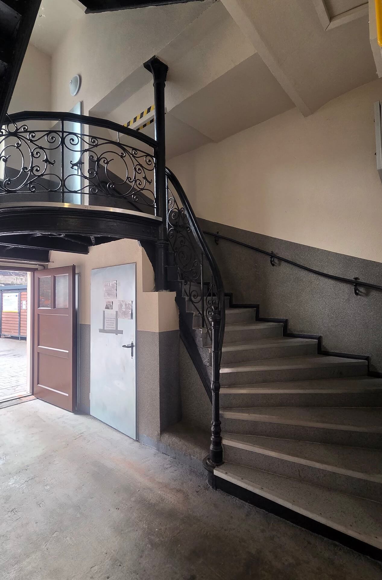 Wyremontowana klatka schodowa Katowickiej 60