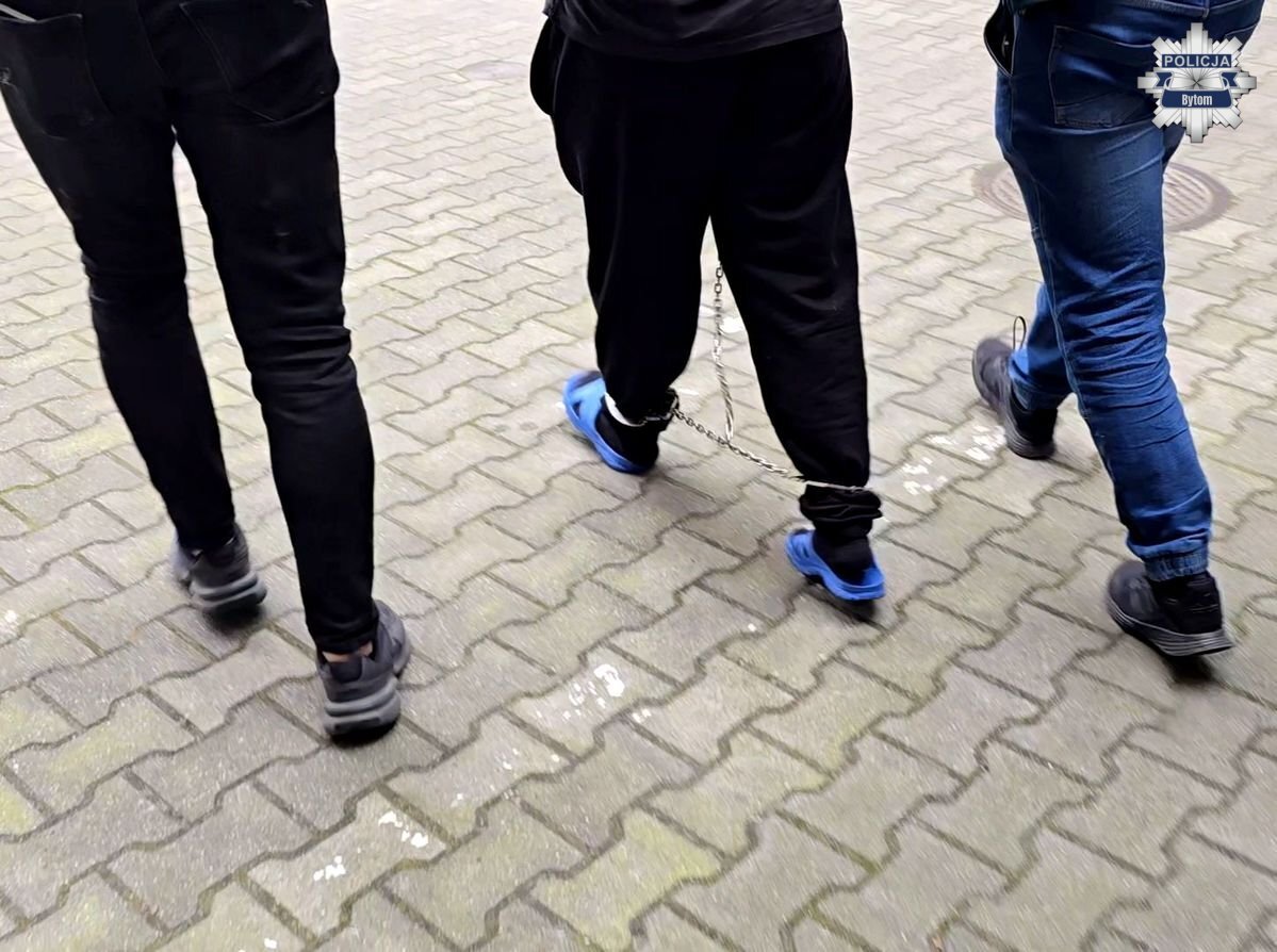 Jeden z 19-latków, który pobił i okradł mężczyznę
