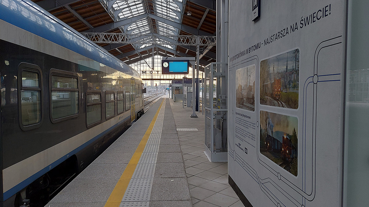 Nowości na bytomskim dworcu. Wyświetlacze i historyczne ciekawostki
