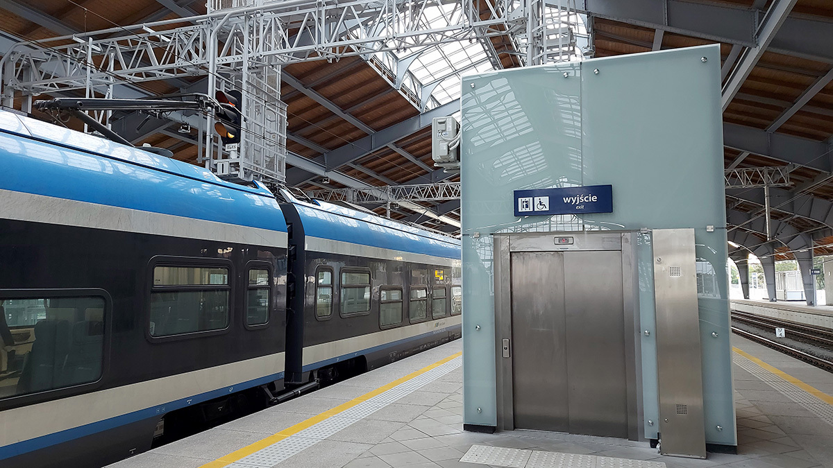 Nowe wyswietlacze na dworcu bytom 04