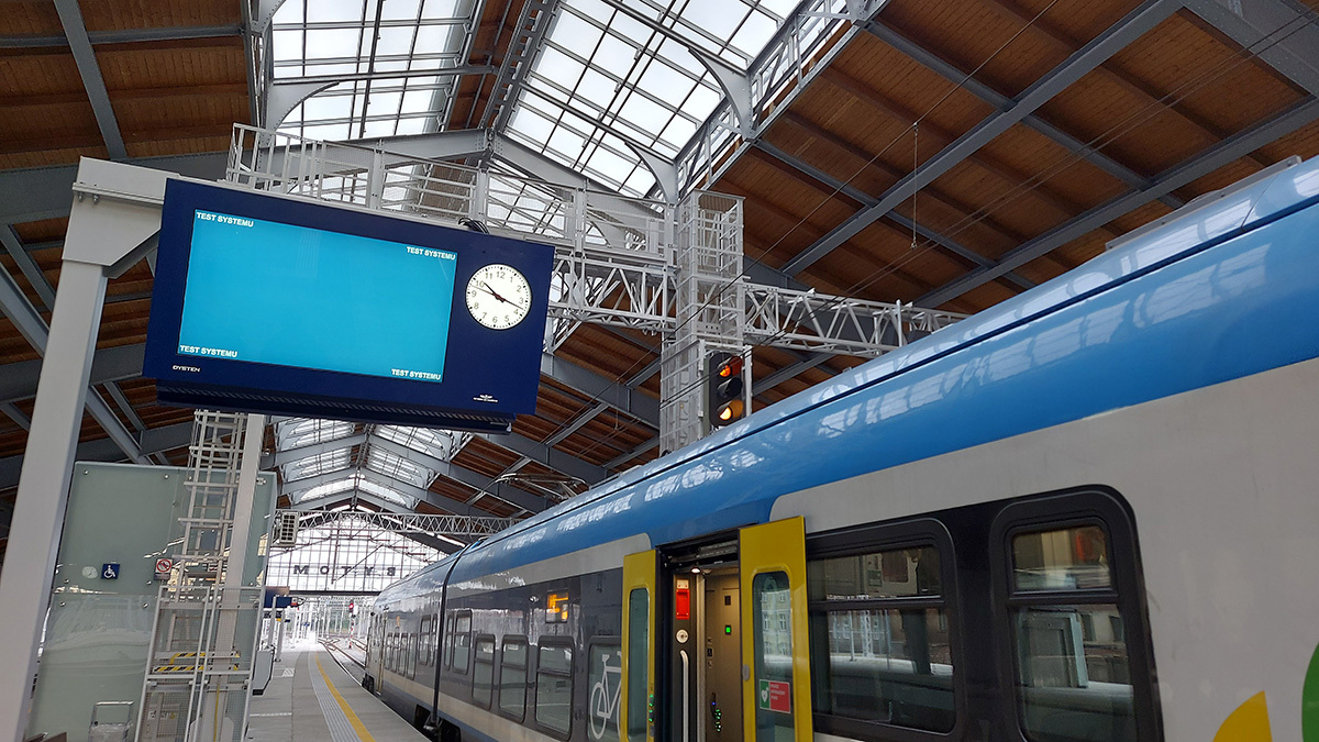 Nowe wyswietlacze na dworcu bytom 05