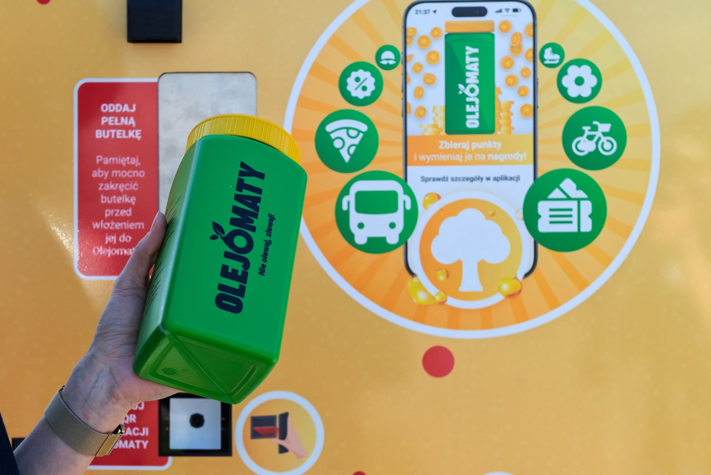 Zużyty tłuszcz trafia w odpowiednie miejsce. Bytomianie chętnie korzystają z olejomatu