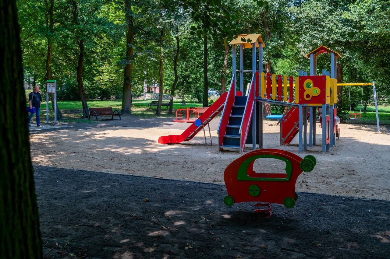 Plac zabaw w lagiewnikach zostal wyremontowany 4