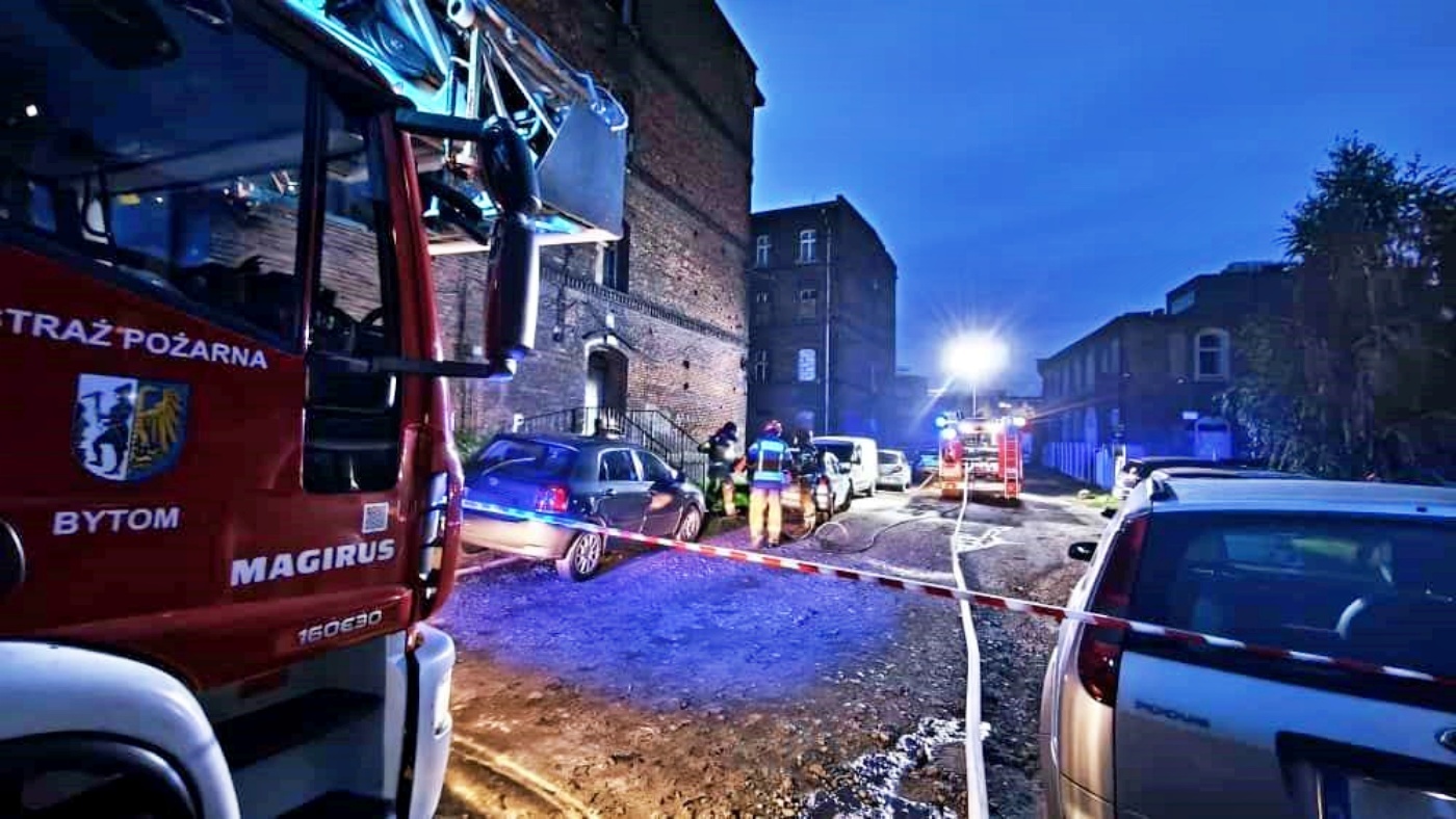 Pożar w centrum Bytomia. Ewakuowano 11 osób i 2 psy