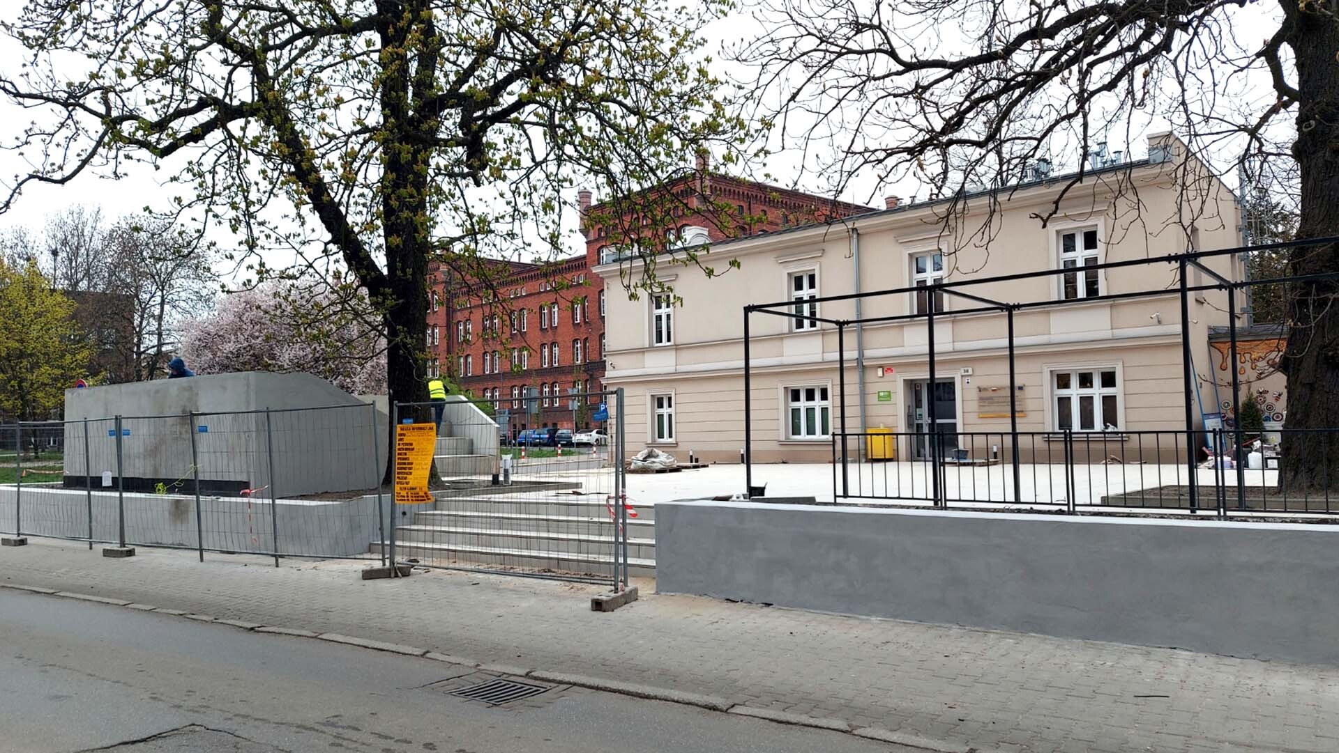 Przebudowa skweru przed Ulem