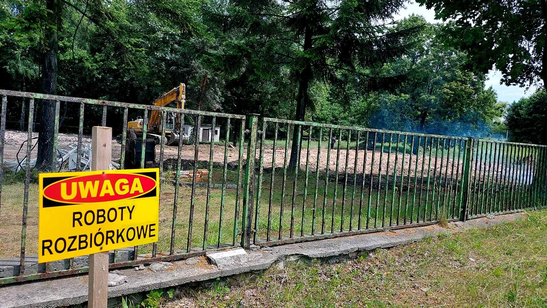 Rozbiórka plebanii i domu katechetycznego dawnego kościoła św. Józefa Robotnika