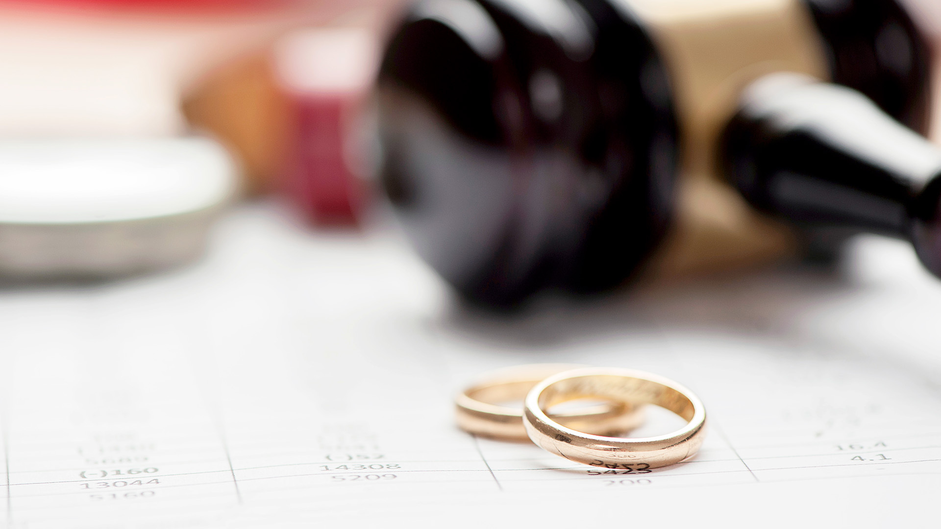 Ślub tylko na chwilę. W 2025 r. bytomianie rozwodzili się niemal równie często, co pobierali