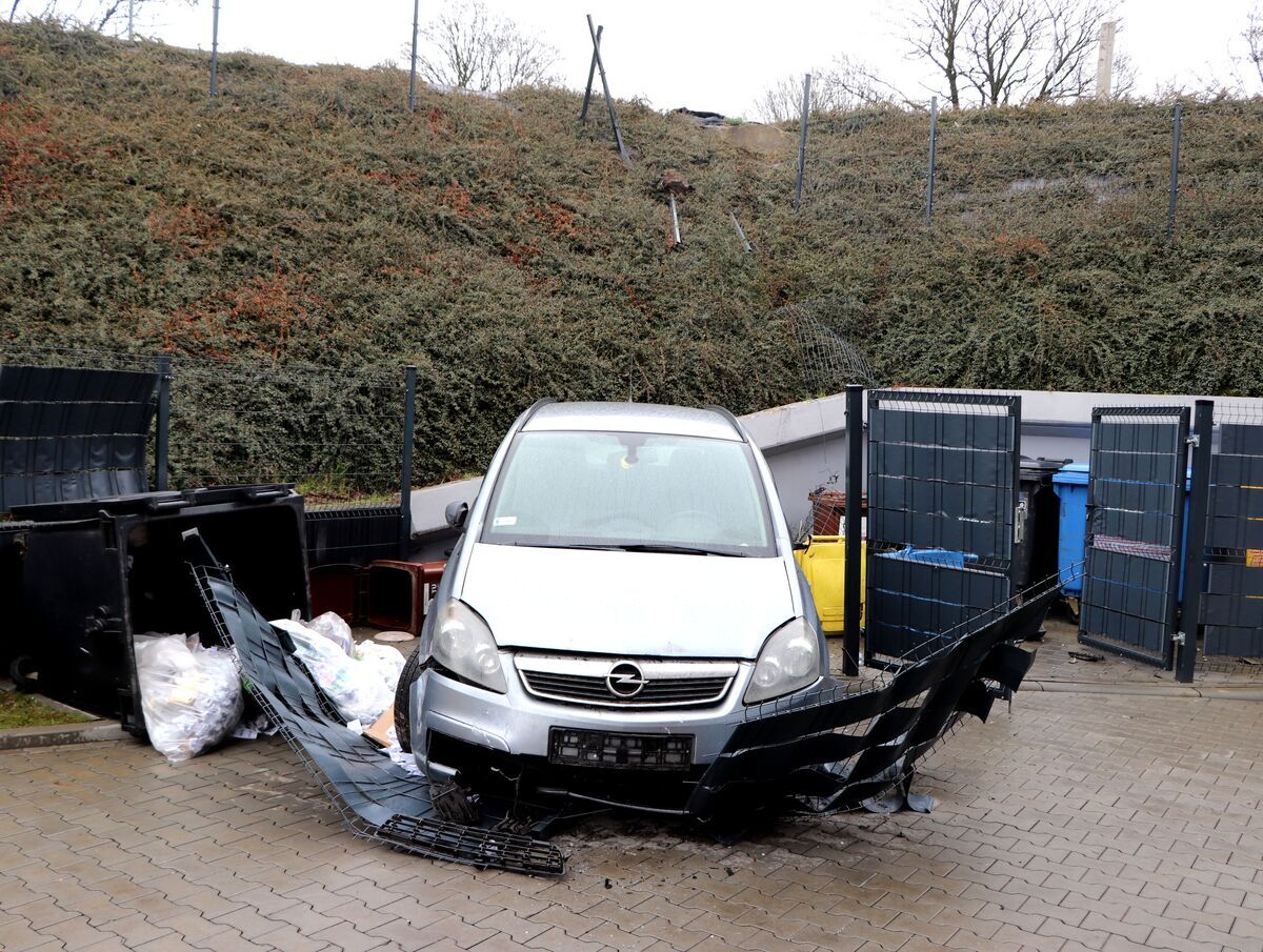 Bytom: nawalony jak messerschmitt zjechał z kilkumetrowej skarpy na DK79