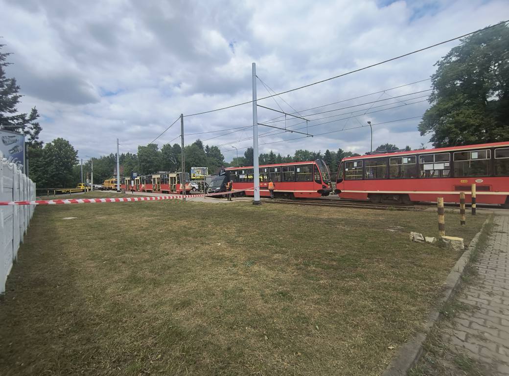 Zderzenie samochodu dostawczego z tramwajem w Bytomiu. Torowisko zablokowane w dwóch kierunkach